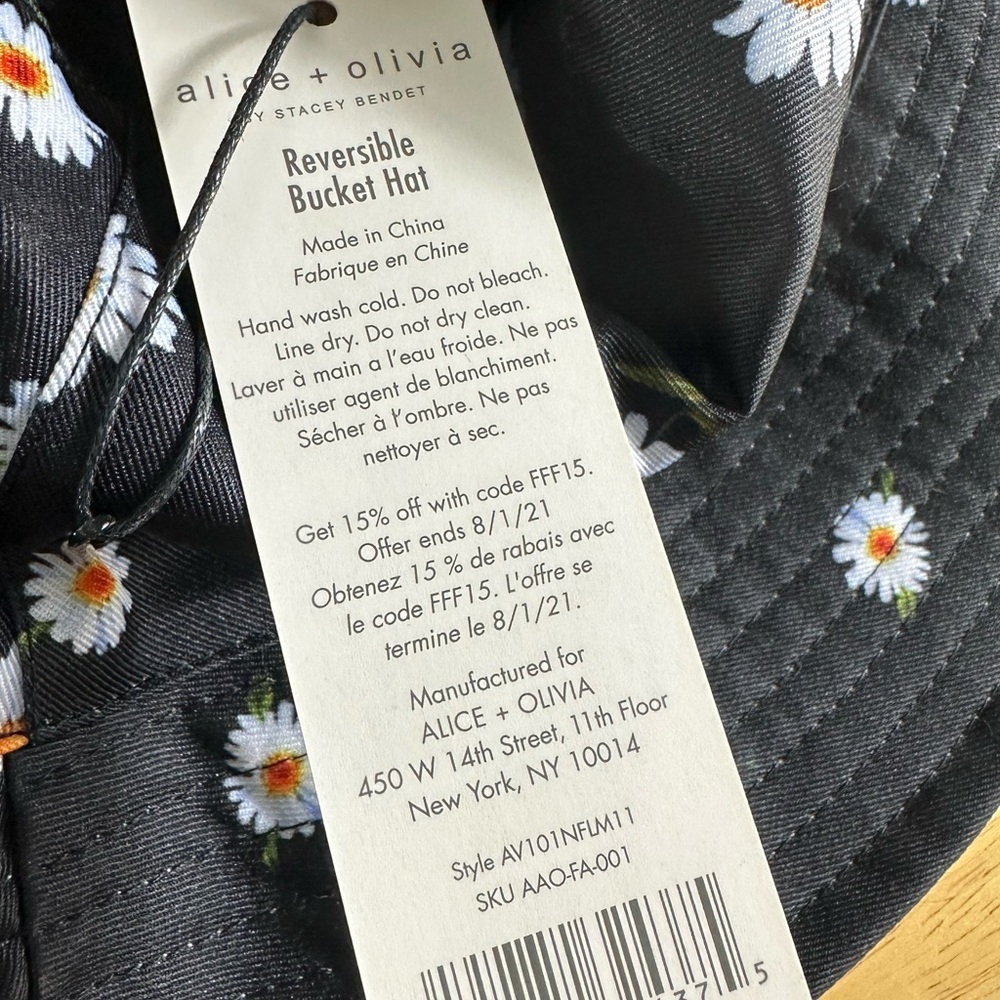 3/$25 Alice and Olivia By Stacey Bendet Reversible Bucket Hat Daisies NWT NEW - Picture 3 of 6